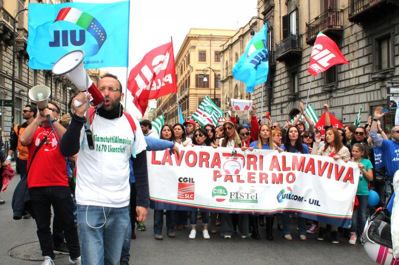 almaviva-protesta-lavoratori-palermo.jpg (800×533)