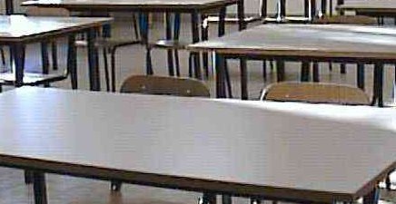 Sbaglia nel valutare gli alunni | Docente tenta il suicidio