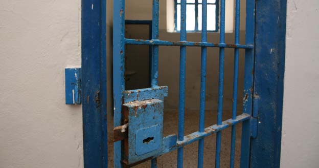 Violenza all’Ucciardone, | detenuto picchia poliziotto