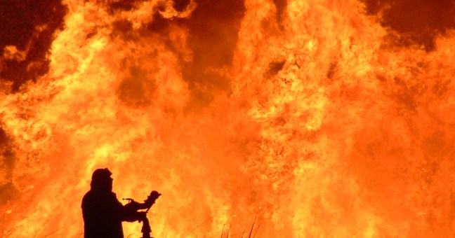 Alle fiamme l’auto| del comandante dei vigili