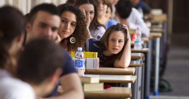 Agrigento, studenti in piazza | per la mancanza d’aule