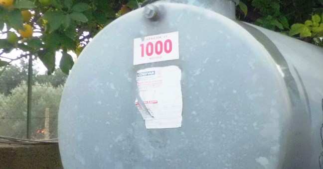 Commercio abusivo di gasolio | Sequestrati mille litri di carburante