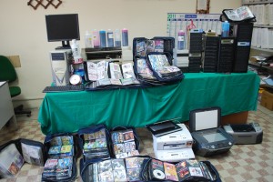 Scoperta centrale di cd e dvd falsi | Maxi sequestro a Misterbianco