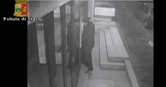 Arriva il ‘cash trapping’ | ‘Ultimo grido’ delle truffe bancomat