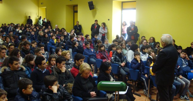 ‘La tela strappata’ | Arriva nelle scuole