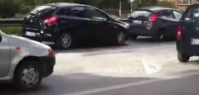 Un lettore accusa l’Amia| “Ecco come intervengono dopo un incidente”