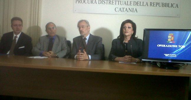 Operazione antipedofilia, 4 arresti |Coinvolta la mamma orco travestita da suora