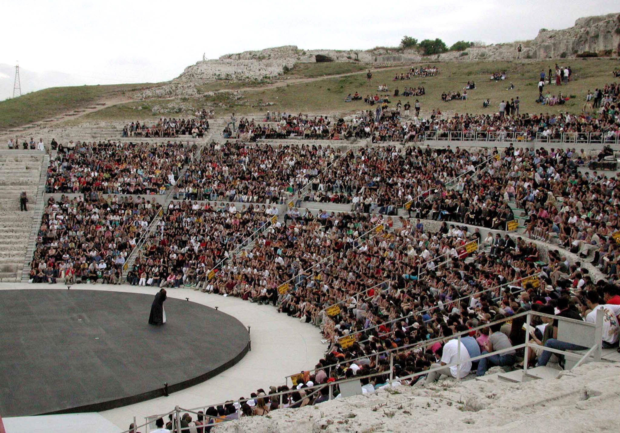 Sicilia, cambiano le regole: fino a mille spettatori permessi affidati ai Comuni