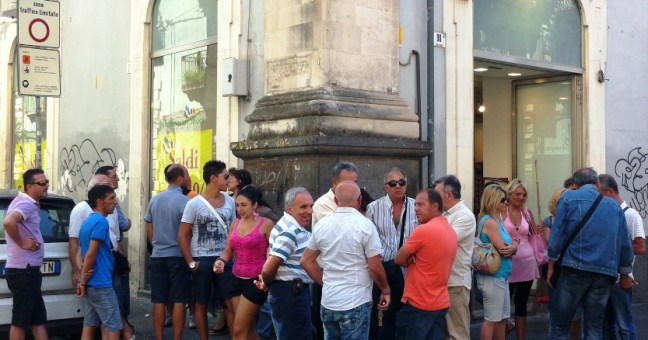 Pulizieri, protesta in Prefettura |I sindacati: “Istituzioni assenti”