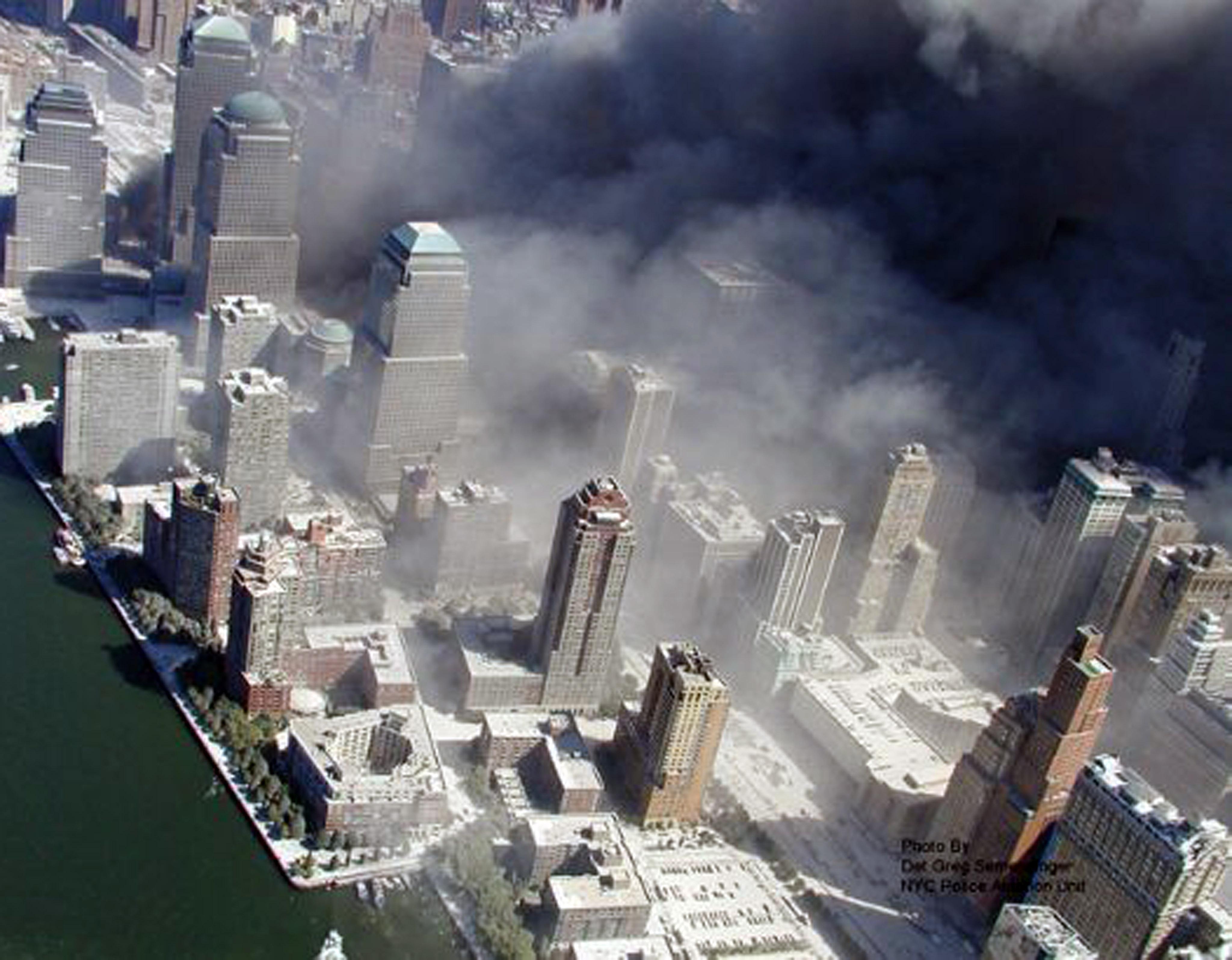 Сколько этажей было в башнях близнецах. ВТЦ Нью-Йорк 2001. ВТЦ Нью-Йорк башни Близнецы. Нью-Йорк, Манхэттен, 11 сентября 2001 года. Башни ВТЦ 11 сентября 2001.