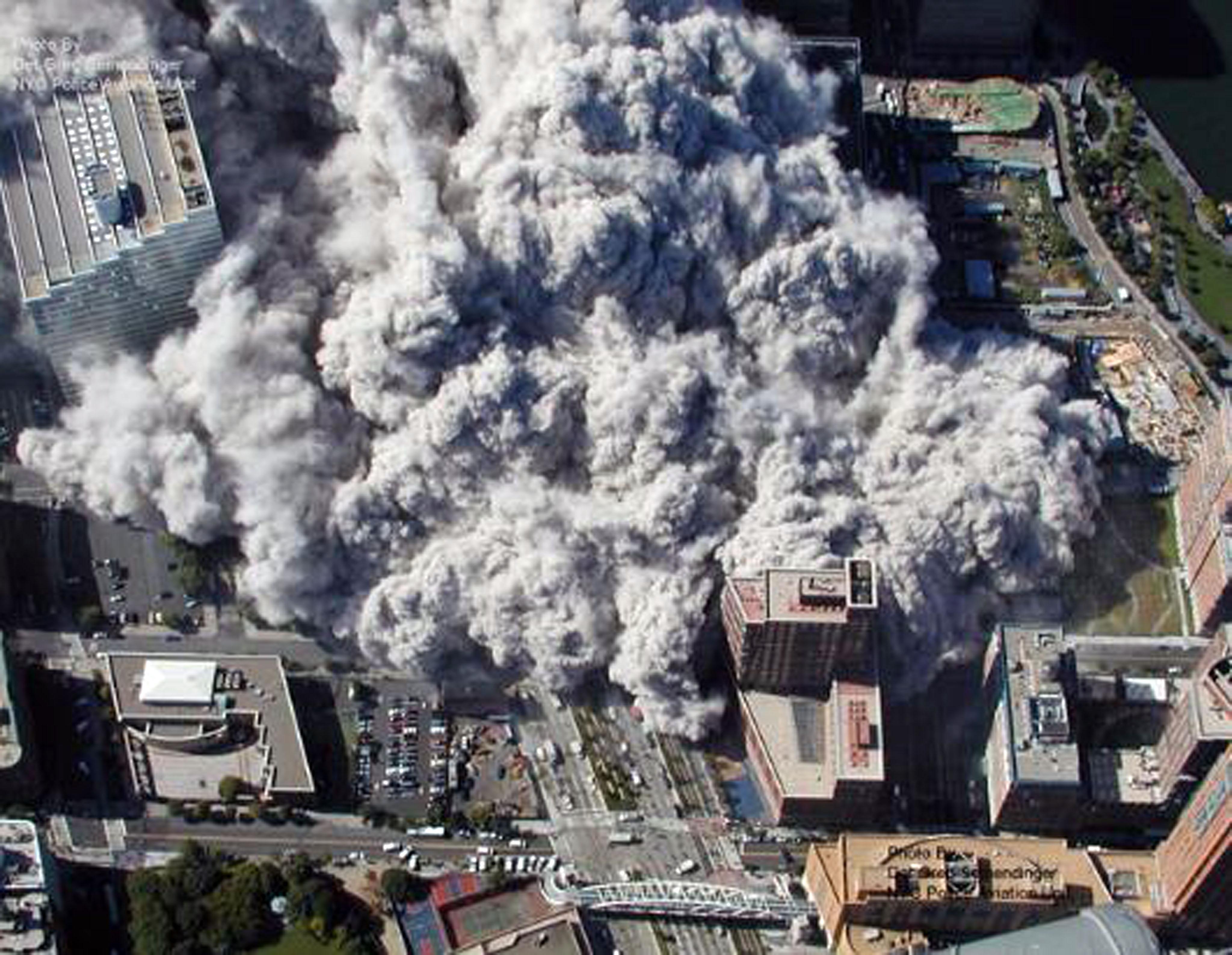 Когда был теракт башни близнецы. Башни ВТЦ 11 сентября 2001. ВТЦ Нью-Йорк 2001. Всемирный торговый центр в Нью-Йорке 11 сентября.