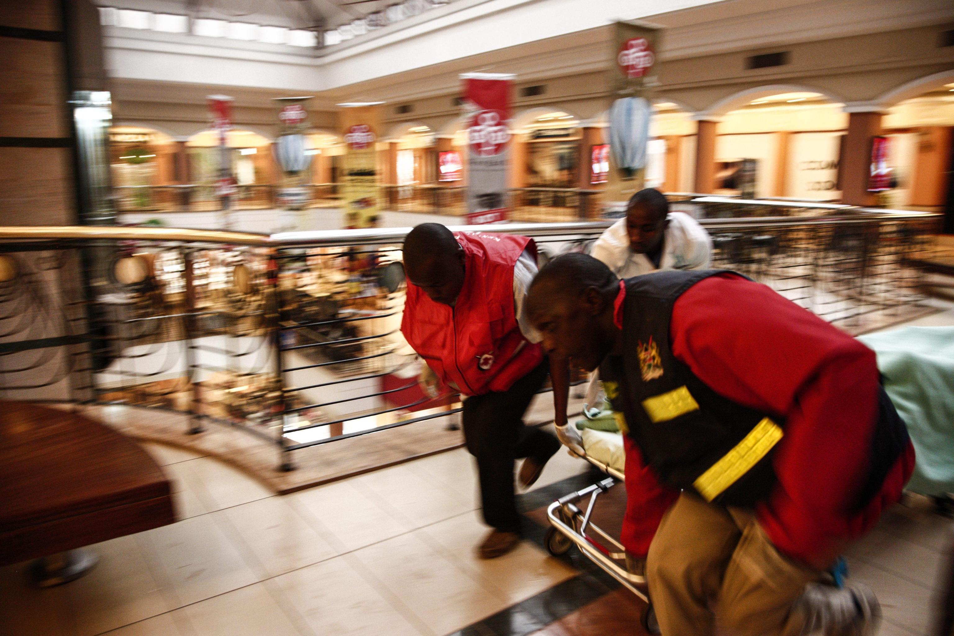 Нападение на тц. Теракт в Найроби торговый центр. Террористы в торговом центре. Найроби захват заложников.