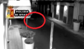 Scipparono turista in centro |Tre minorenni in manette