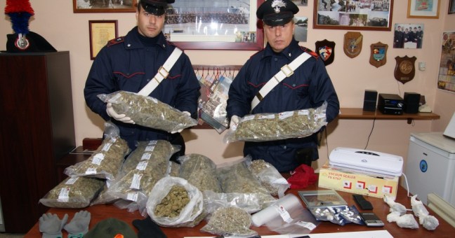 Armi e droga nascoste in casolare |Carabinieri arrestano 36enne