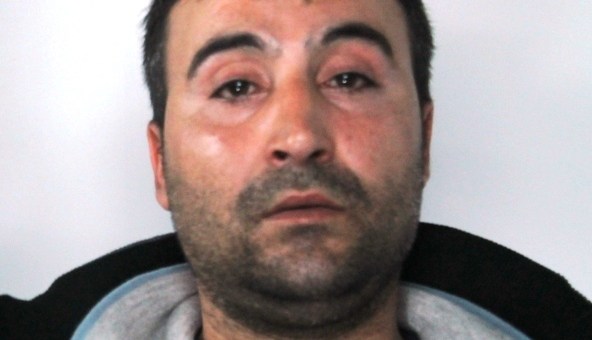 Tenta furto in negozio di telefonia |35enne finisce in manette