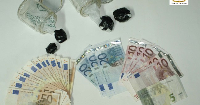 Adrano, cocaina tra gli arbusti |Inchiodati dalla polizia