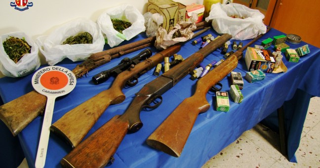 Armi e droga nelle case dei catanesi |Carabinieri scovano mini arsenale