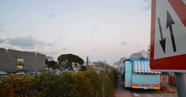 Giostre nel parcheggio |Gli universitari protestano