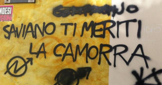 Insulti a Roberto Saviano: |”Ti meriti la Camorra”