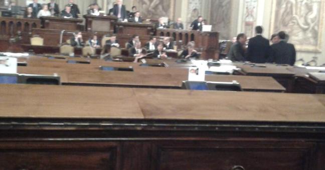 E la grillina twitta |Sala d’Ercole deserta