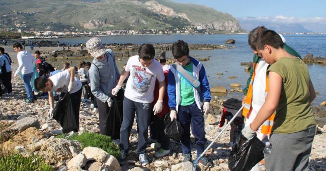 Sferracavallo, studenti e sub | in azione per ripulire la costa