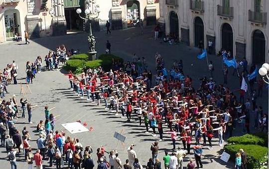Flash mob contro la violenza |Piazza Università per l’Unicef