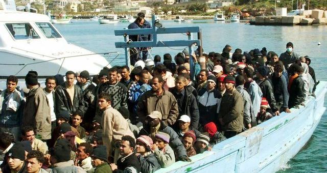 In arrivo a Palermo |una nave con 367 migranti