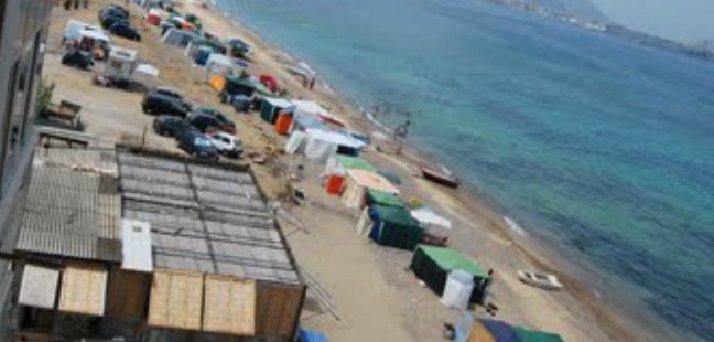 Ripulita la costa della Bandita | Ma nella notte ritornano i rifiuti