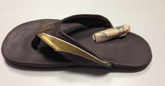 Tremila euro nelle scarpe | Arrestato uno scafista
