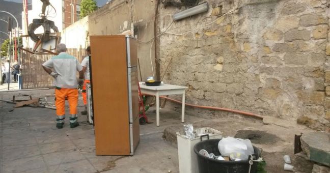 Lotta al commercio abusivo | Blitz della polizia municipale