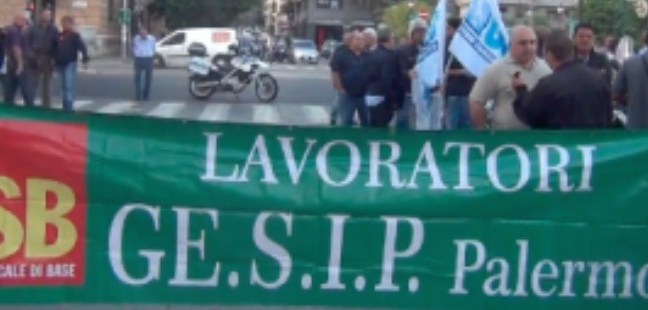 Stipendi bloccati alla Gesip | Protesta a Palazzo delle Aquile