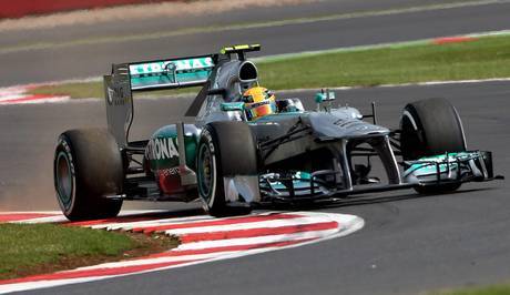 Hamilton in pole |a Singapore
