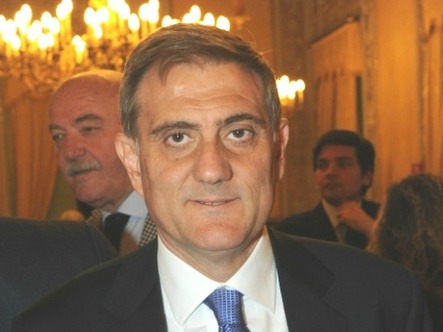 Crocetta revoca la giunta | e all’Ars gli assessori si alzano
