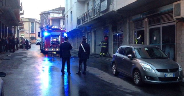 Incendio in casa di un’anziana |Interviene militare della Marina