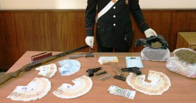 Interrotto “summit” a Zia Lisa |Sequestrate armi e 25 mila euro