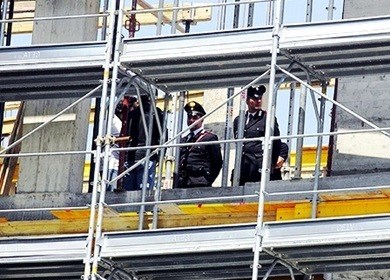 Carabinieri, controlli nei cantieri | Sequestrati 2 immobili