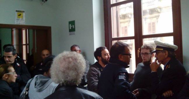 Protesta dei senza casa | Occupato l’assessorato al Bilancio