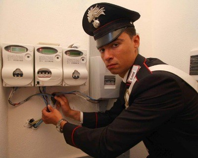 Droga e furto di energia elettrica | Arrestati padre e figlio