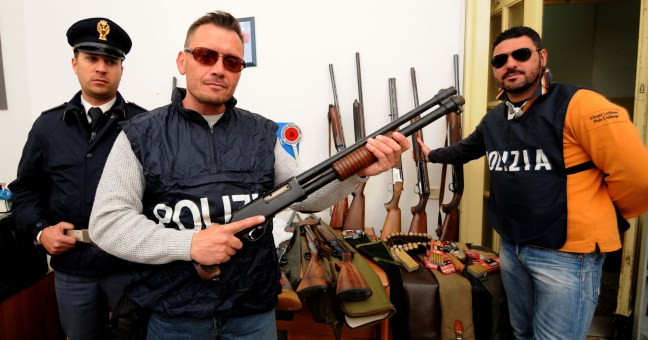 Arsenale in viale San Teodoro |Polizia sequestra armi e droga