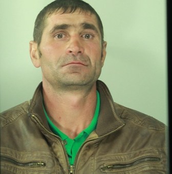 Rubano il cellulare a un senzatetto |Poliziotto arresta uno dei rapinatori