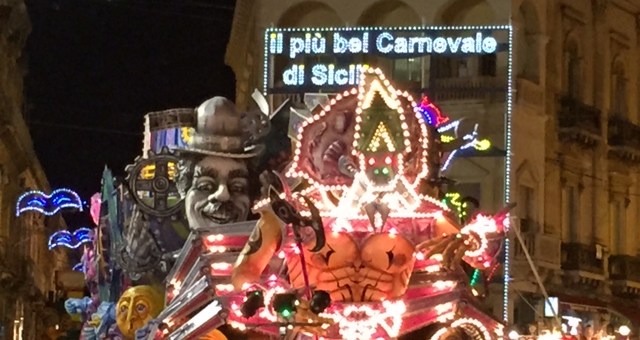 Maltempo, ad Acireale |salta la sfilata dei carri