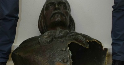 Ritrovato il busto di Tukory | Era abbandonato in via Alloro