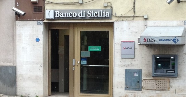 Tenta rapina all’Unicredit | Arrestato in flagranza un 24enne
