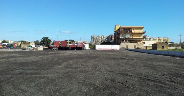 Parcheggio autocarri abusivo | Sequestrata un’area in via Oreto
