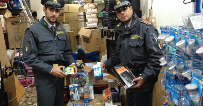 Ritenzione irregolare delle cinture | Sequestrati 400 congegni da Napoli