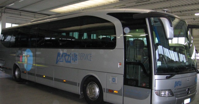 Freni difettosi | Fermato un bus per studenti