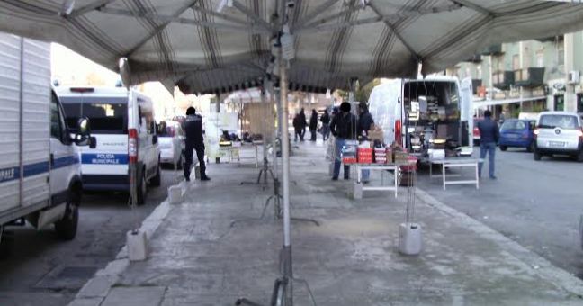 Calzature in vendita abusivamente| Sequestro a un ambulante