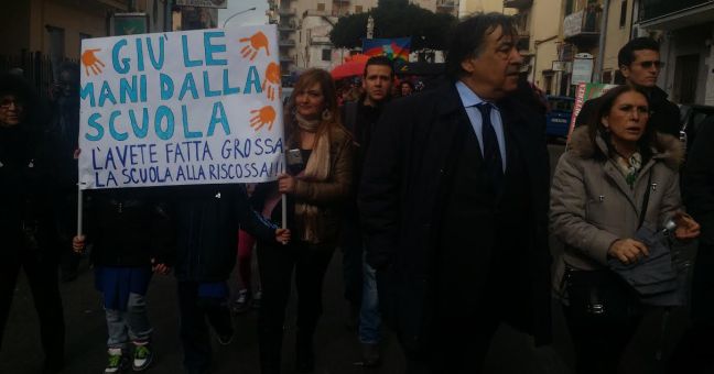 De Amicis, corteo contro| furti e atti vandalici