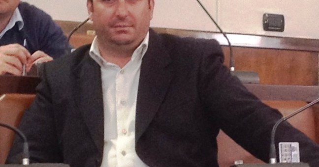 La provocazione di Anastasi: |”Via la bandiera dell’Europa”