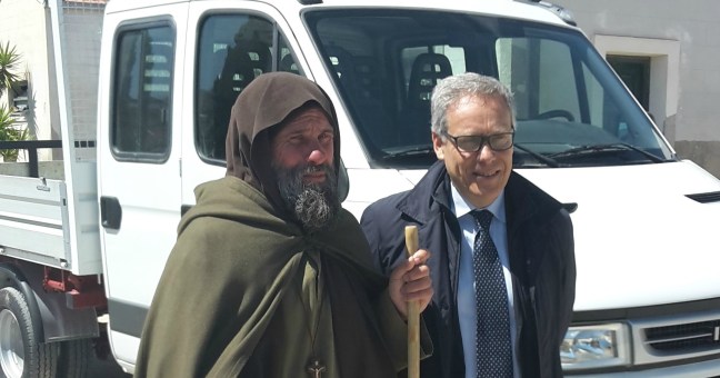 Donato un nuovo furgone | alla missione di Biagio Conte